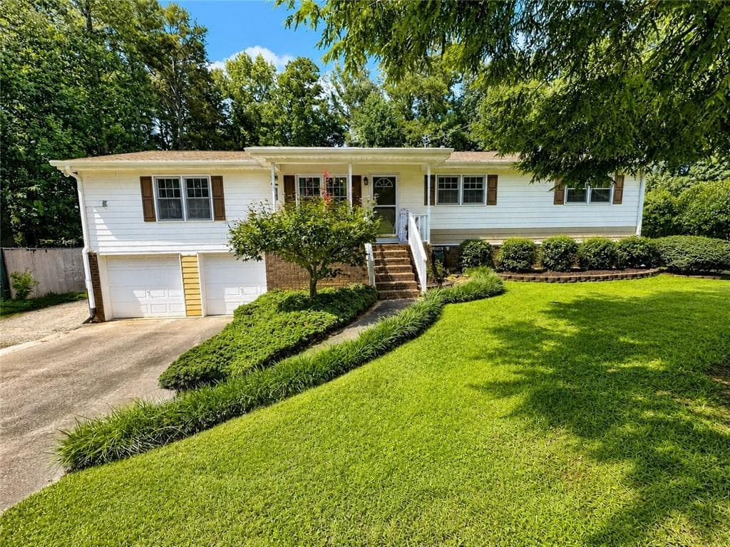 3 bedroom, 2 bathroom, 1,757 sq ft single family residence sold at 6623 N Seminole Drive, Douglasville, GA 30135