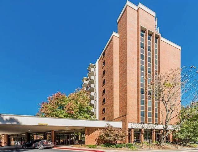 1 bedroom, 1 bathroom, 760 sq ft condominium for sale at 300 Johnson Ferry Road B604, Sandy Springs, GA 30328