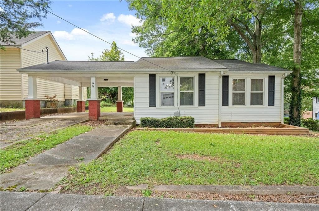 2 bedroom, 1 bathroom, 970 sq ft single family residence for sale at 76 W Mill Street, Tallapoosa, GA 30176