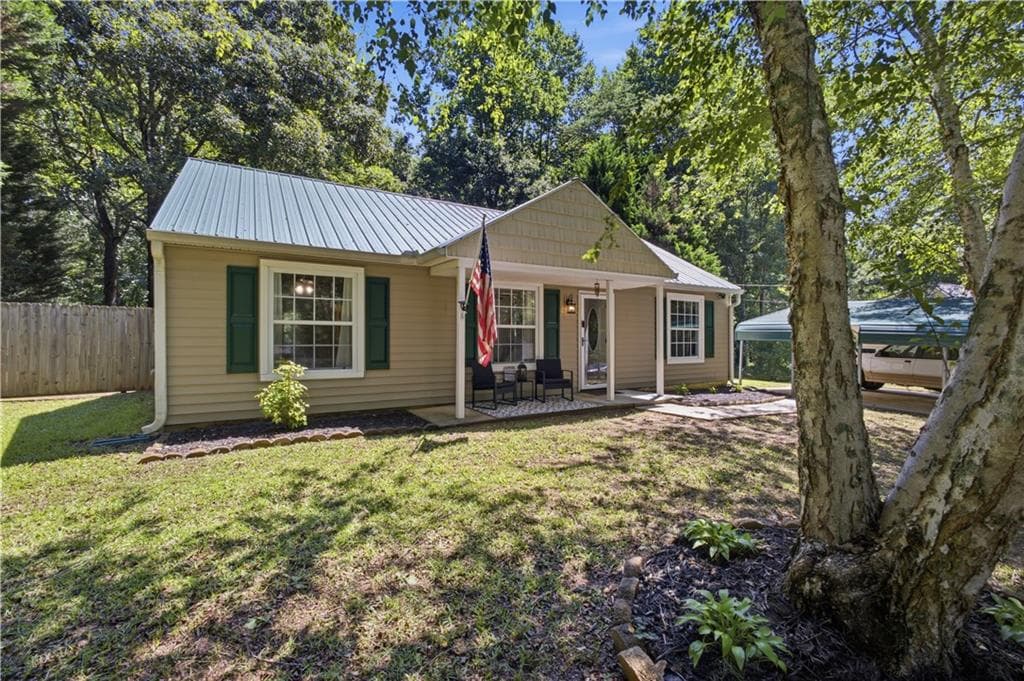 2 bedroom, 2 bathroom, 1,000 sq ft single family residence under contract at 4487 Fountain Drive, Gillsville, GA 30543
