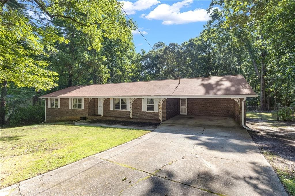 3 bedroom, 2 bathroom, 1,865 sq ft single family residence under contract at 3970 N Martin Way, Lithia Springs, GA 30122