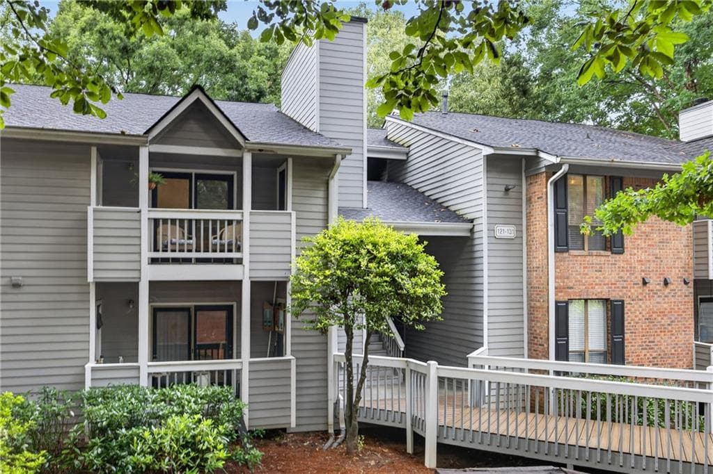2 bedroom, 2 bathroom, 1,300 sq ft condominium for rent at 123 Warm Springs Circle, Roswell, GA 30075 for $1,800 a month