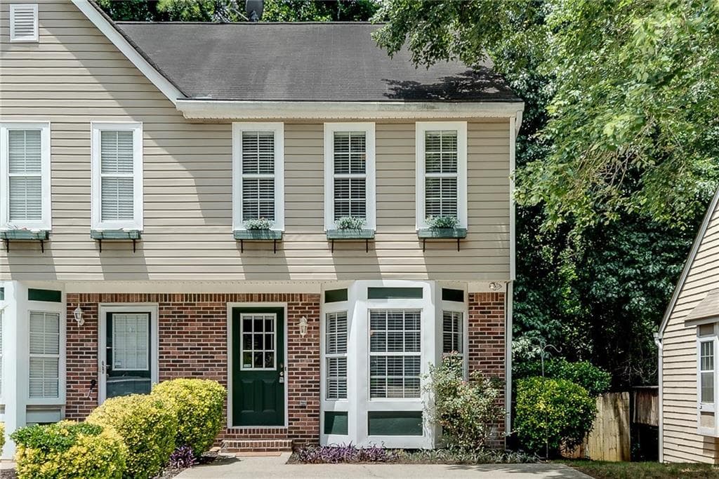 2 bedroom, 3 bathroom, 1,248 sq ft townhouse sold at 5180 Laurel Bridge Court, Smyrna, GA 30082