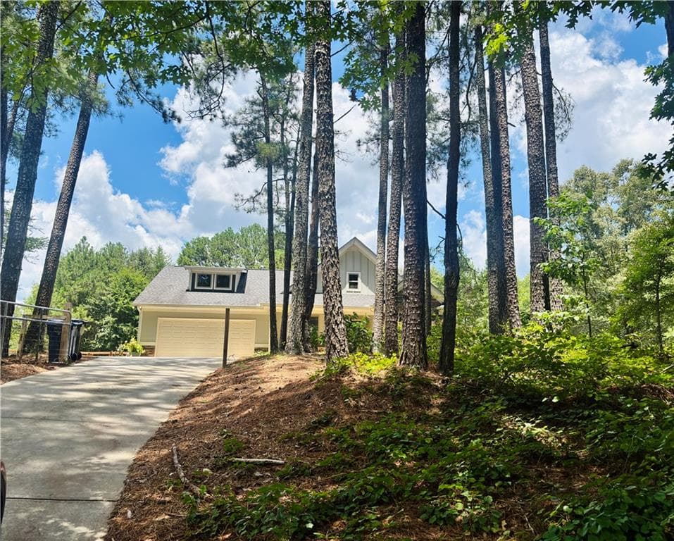 3 bedroom, 2 bathroom, 1,821 sq ft single family residence for sale at 5411 Hightower Trail, Oxford, GA 30054