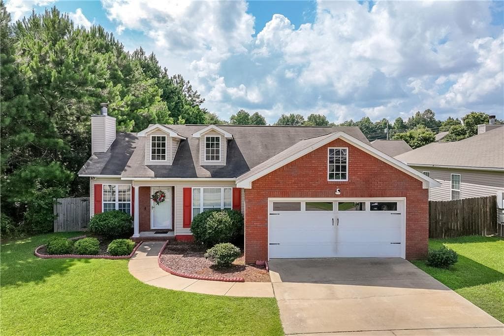 3 bedroom, 2 bathroom, 1,276 sq ft single family residence under contract at 2902 Waterford Boulevard, Opelika, AL 36804