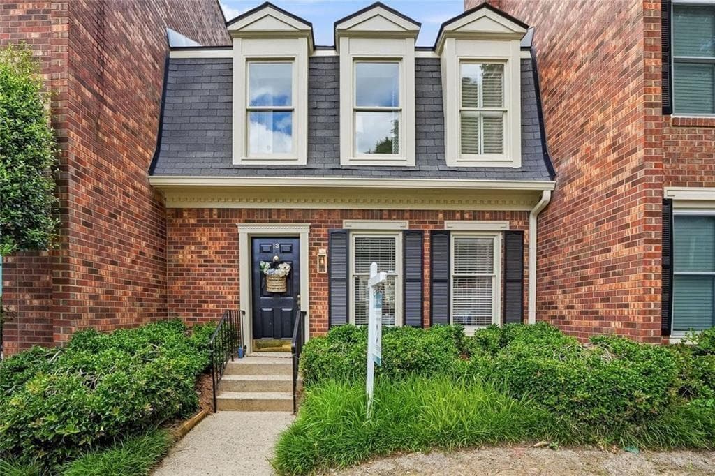 2 bedroom, 3 bathroom, 1,080 sq ft townhouse sold at 13 Stratford Hall Place #13, Atlanta, GA 30342