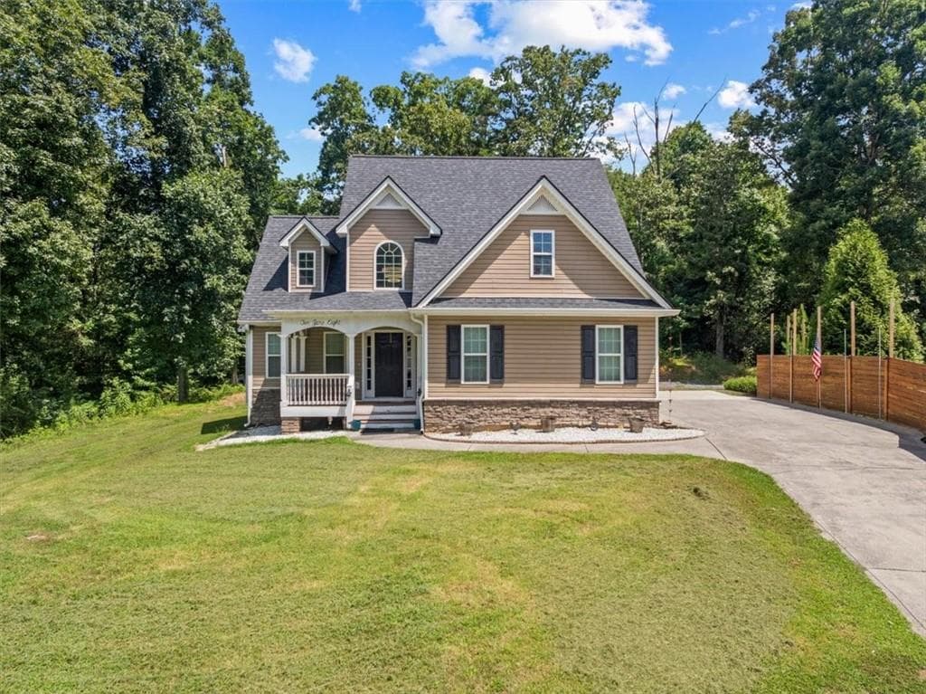 4 bedroom, 3 bathroom, 1,757 sq ft single family residence under contract at 208 Levi Street, Calhoun, GA 30701