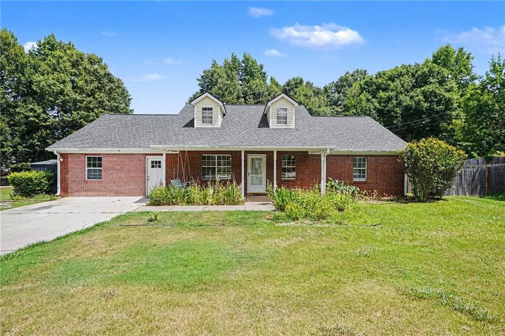 4 bedroom, 2 bathroom, 1,864 sq ft single family residence under contract at 3 Bonnie Glen Lane, Hampton, GA 30228