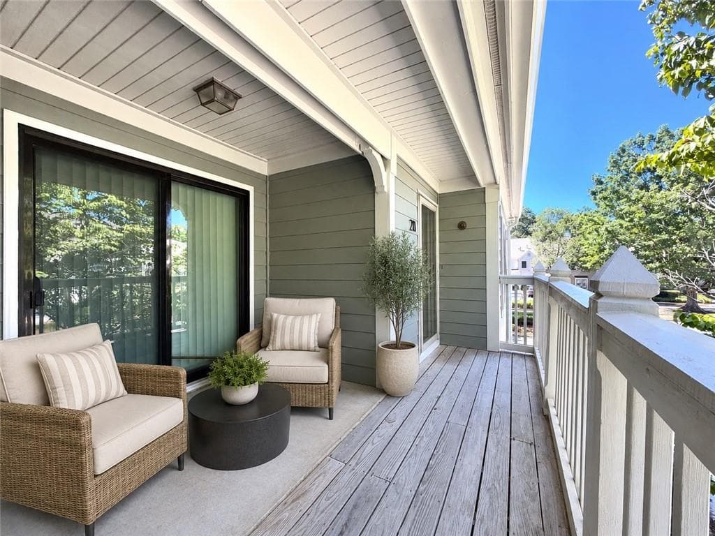 1 bedroom, 1 bathroom, 1,128 sq ft condominium for sale at 211 Abingdon Way, Sandy Springs, GA 30328