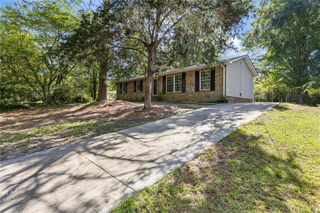 3 bedroom, 2 bathroom, 1,296 sq ft single family residence for sale at 594 Kingston Lane, Conyers, GA 30012