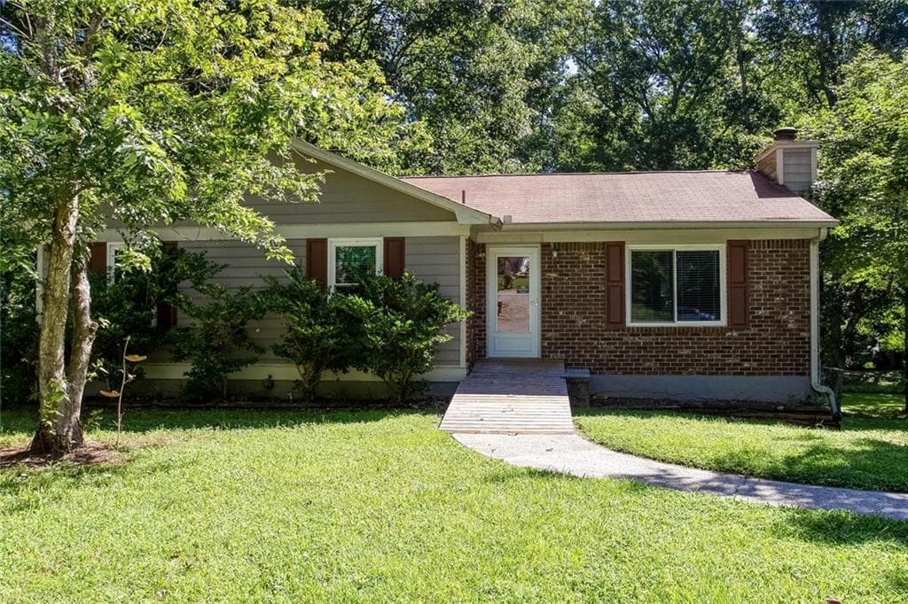 3 bedroom, 2 bathroom, 1,204 sq ft single family residence for sale at 3155 Pritchards Way, Douglasville, GA 30135