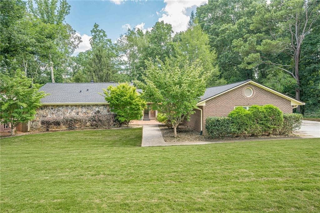 4 bedroom, 5 bathroom, 2,434 sq ft single family residence under contract at 115 Farmstead Lane, Roswell, GA 30075