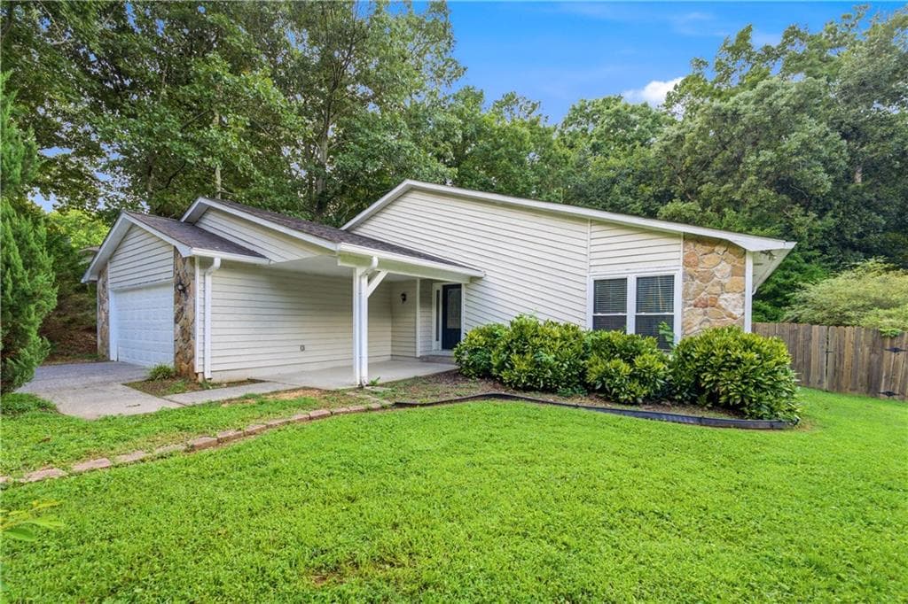 3 bedroom, 2 bathroom, 1,850 sq ft single family residence under contract at 1193 Wade Green Circle, Acworth, GA 30102