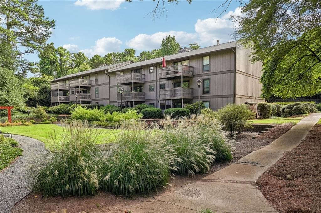 2 bedroom, 2 bathroom, 1,320 sq ft condominium sold at 511 Embers Drive, Marietta, GA 30067