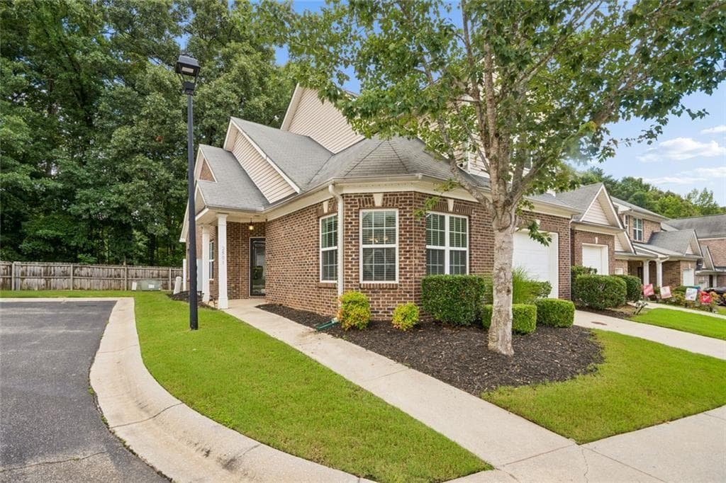 3 bedroom, 3 bathroom, 1,612 sq ft townhouse for sale at 2555 Flat Shoals Road 2501, Atlanta, GA 30349