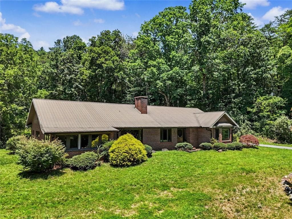 3 bedroom, 2 bathroom, 3,342 sq ft single family residence sold at 1624 Bettys Creek, Rabun Gap, GA 30568