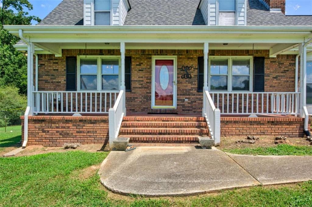 3 bedroom, 2 bathroom, 2,200 sq ft single family residence under contract at 114 Marlow Road, Maysville, GA 30558