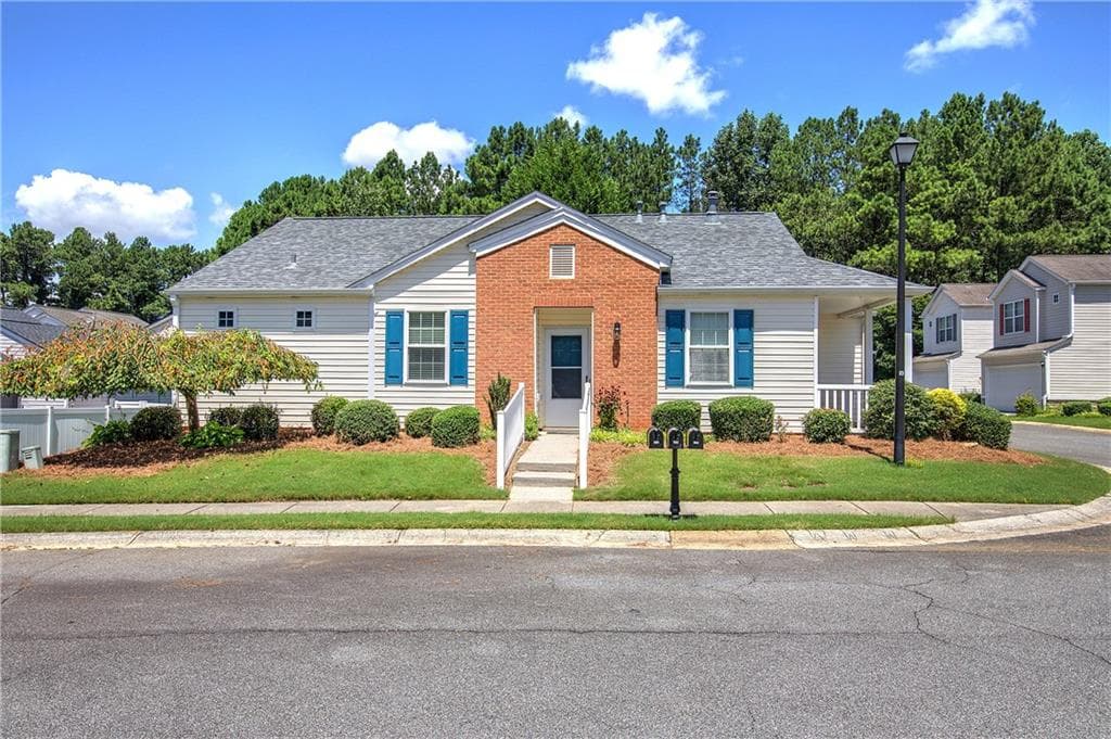 2 bedroom, 2 bathroom, 1,023 sq ft single family residence under contract at 560 Windcroft Circle, Acworth, GA 30101