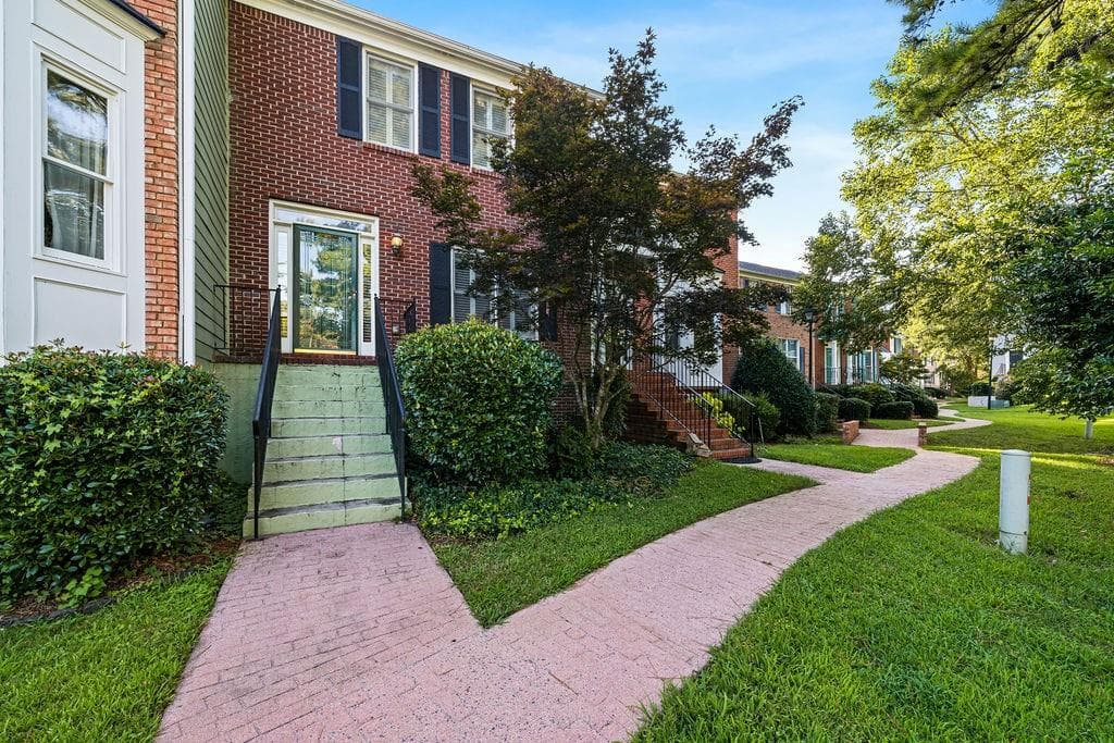 4 bedroom, 4 bathroom, 2,130 sq ft condominium sold at 260 Manning Road 140, Marietta, GA 30064