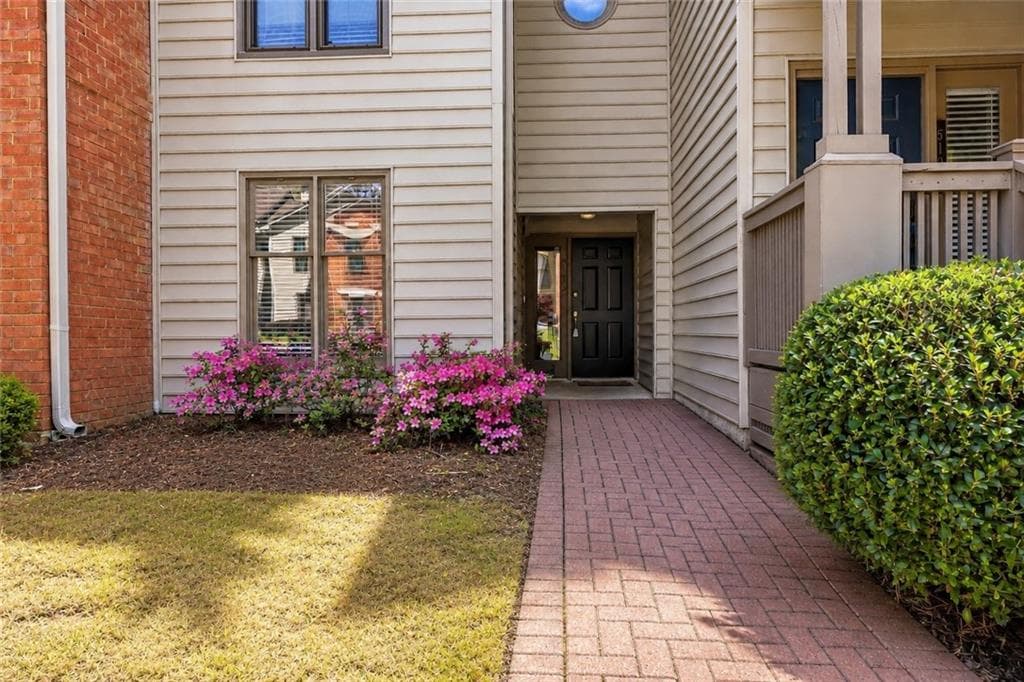 3 bedroom, 2 bathroom, 1,650 sq ft condominium for sale at 507 Garden Court, Atlanta, GA 30328