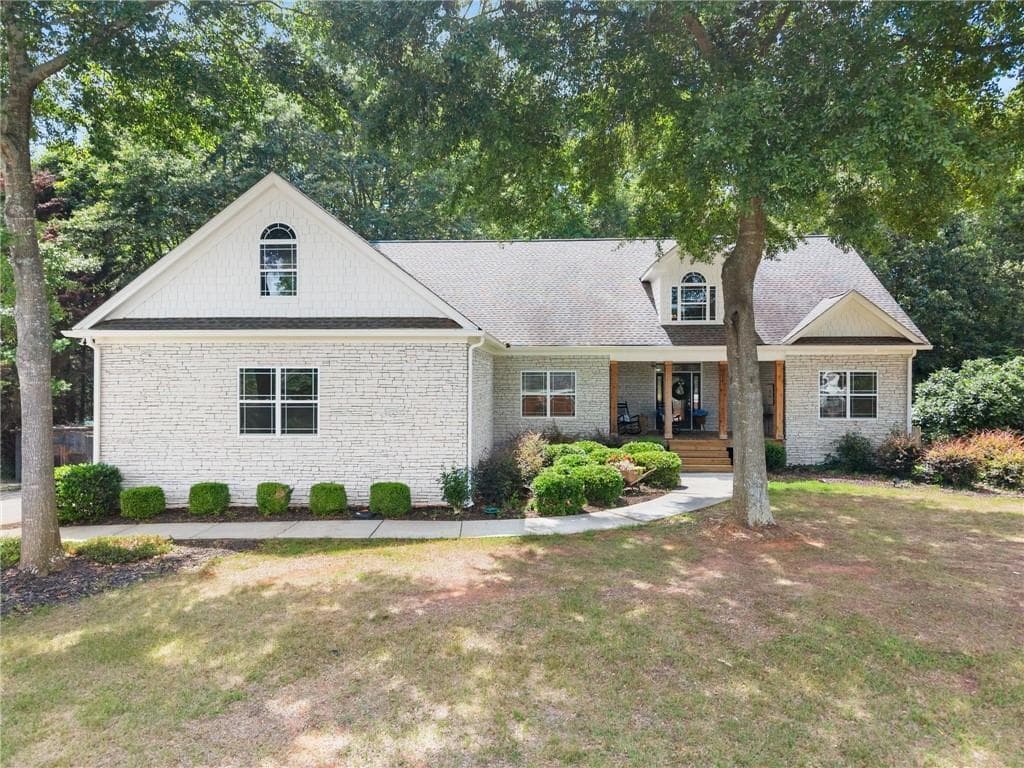 4 bedroom, 4 bathroom, 4,788 sq ft single family residence for sale at 860 Lakeview Drive, Commerce, GA 30529