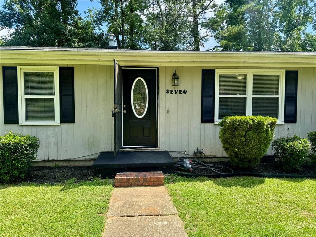 3 bedroom, 2 bathroom, 1,080 sq ft single family residence for rent at 7 Sherwood Loop, Mcdonough, GA 30253 for $1,550 a month