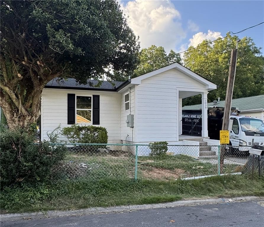 3 bedroom, 2 bathroom, 1,000 sq ft single family residence under contract at 1039 Mill Street, Gainesville, GA 30501