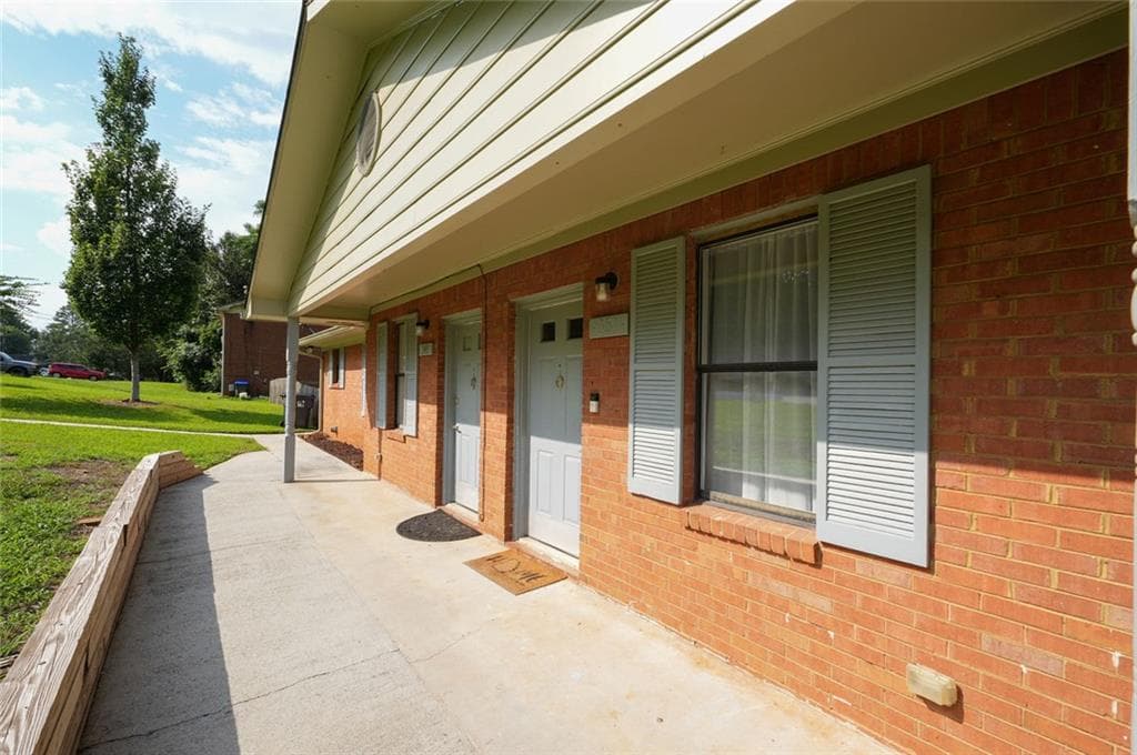 duplex under contract at 351 Freeport Drive, Lawrenceville, GA 30046