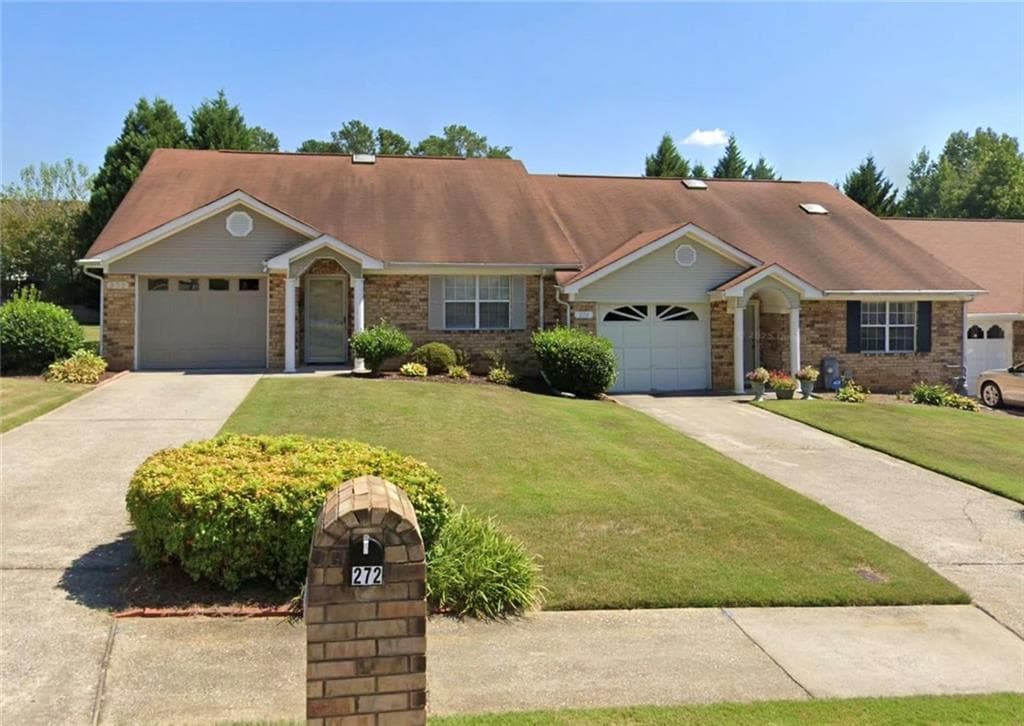 2 bedroom, 2 bathroom, 1,204 sq ft townhouse under contract at 272 Olde Oaks Lane, Riverdale, GA 30274