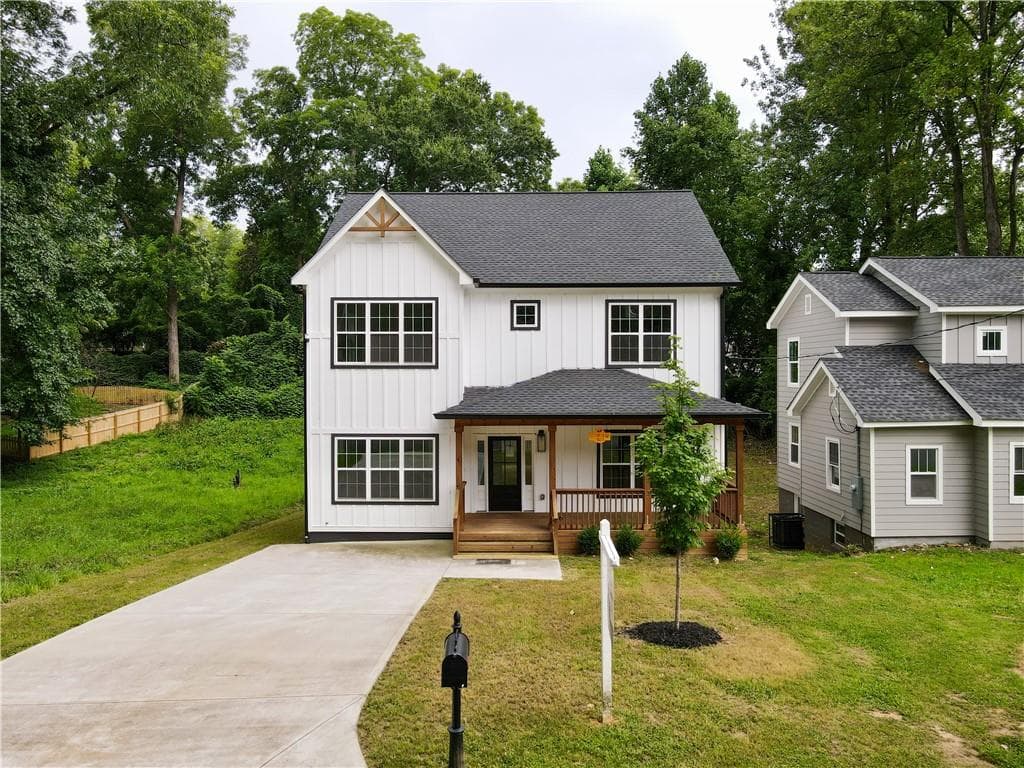 4 bedroom, 3 bathroom, 2,526 sq ft single family residence for sale at 1620 SW Derry Avenue, Atlanta, GA 30310