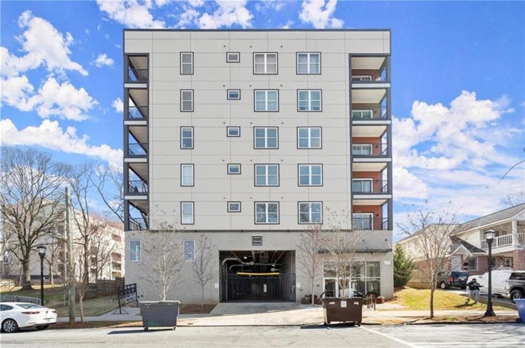 1 bedroom, 1 bathroom, 657 sq ft condominium for sale at 525 Parkway Drive 417, Atlanta, GA 30308