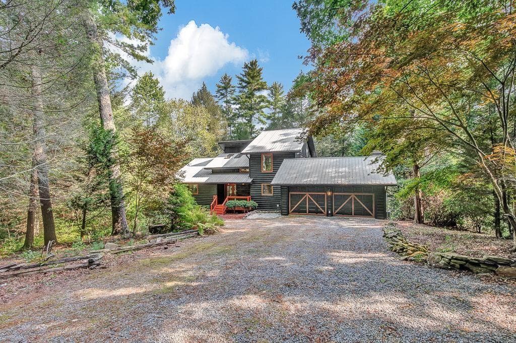 5 bedroom, 4 bathroom, 4,510 sq ft single family residence for sale at 450 Flat Creek Circle, Blue Ridge, GA 30513