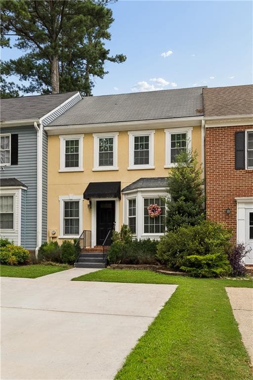 3 bedroom, 3 bathroom, 1,694 sq ft townhouse for sale at 565 Salem Woods Drive, Marietta, GA 30067