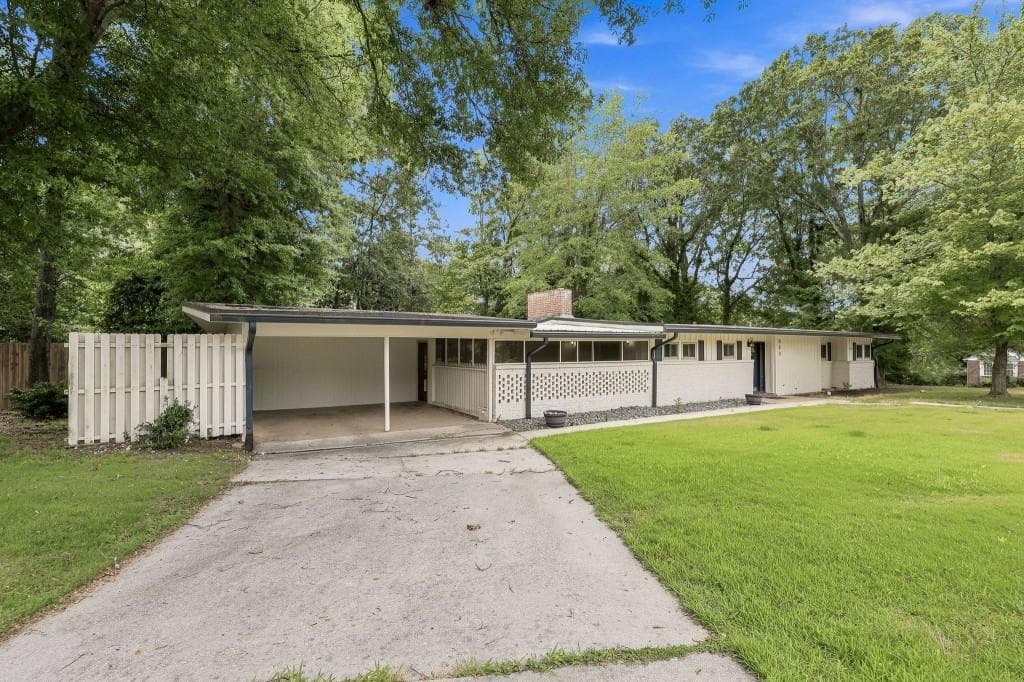 3 bedroom, 2 bathroom, 1,332 sq ft single family residence for sale at 989 Rudolph Street, Gainesville, GA 30501