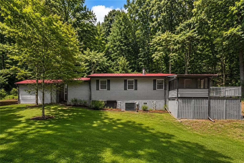 2 bedroom, 2 bathroom, 1,183 sq ft single family residence for sale at 2261 Paradise Valley Road, Cleveland, GA 30528