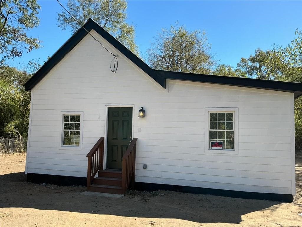 3 bedroom, 1 bathroom, 1,274 sq ft single family residence for sale at 1 Sargent Tigner Street, Newnan, GA 30263