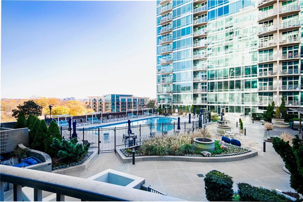 1 bedroom, 1 bathroom, 849 sq ft condominium for sale at 943 Peachtree Street 902, Atlanta, GA 30309