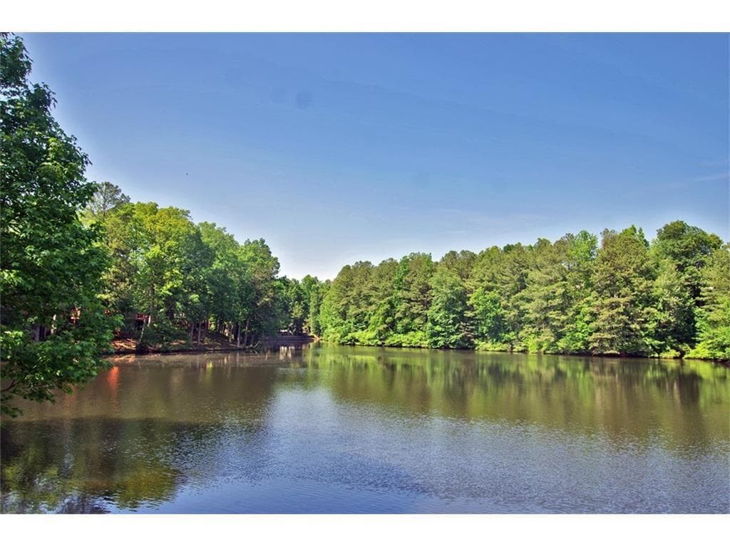 3 bedroom, 2 bathroom, 1,650 sq ft condominium for sale at 605 Garden Court, Atlanta, GA 30328