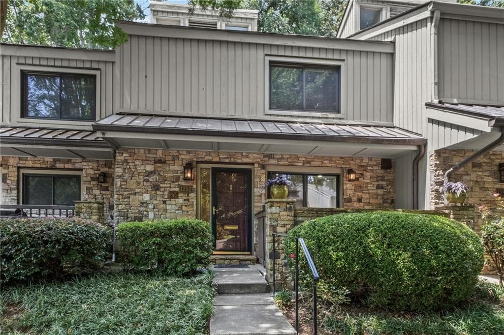 3 bedroom, 3 bathroom, 1,584 sq ft townhouse for sale at 1252 Druid Knoll Drive, Brookhaven, GA 30319