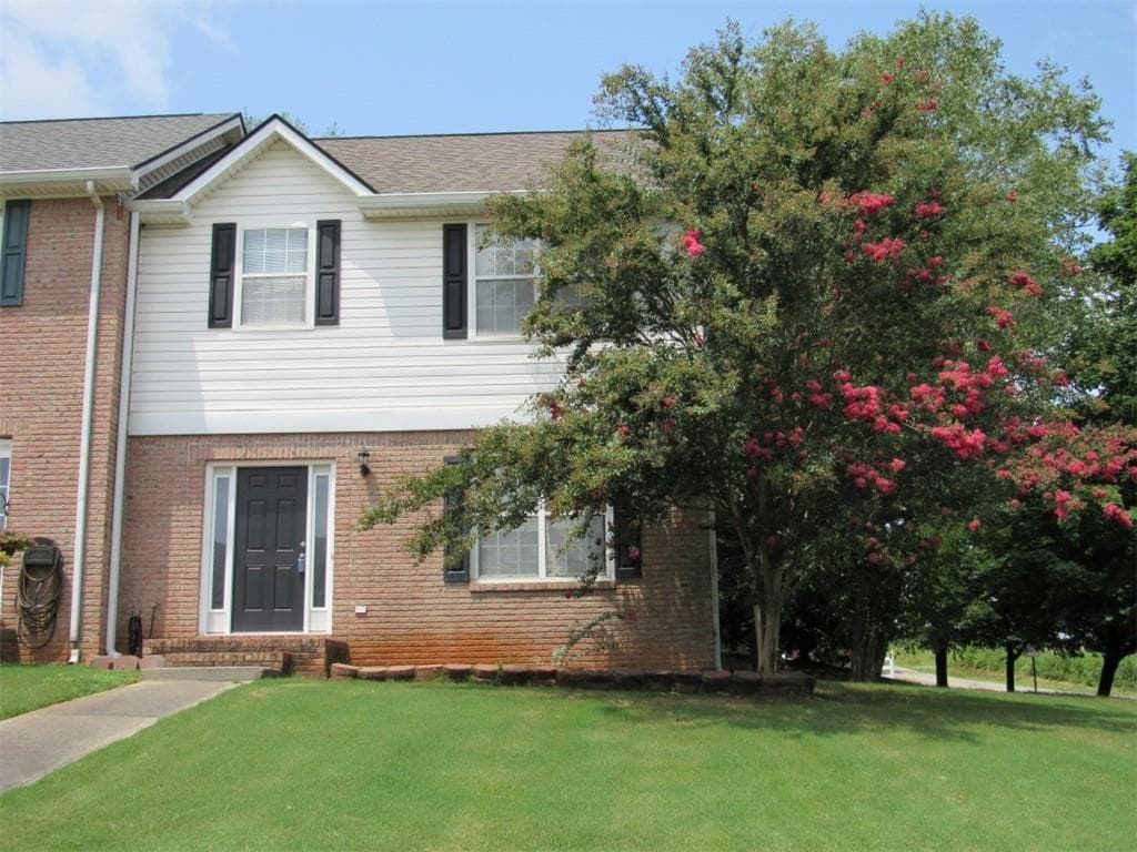 2 bedroom, 3 bathroom, 1,248 sq ft townhouse under contract at 121 Westside, Cartersville, GA 30120