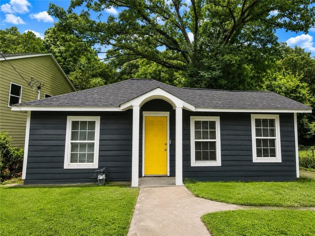 3 bedroom, 2 bathroom, 874 sq ft single family residence for sale at 971 Sims Avenue, Atlanta, GA 30318