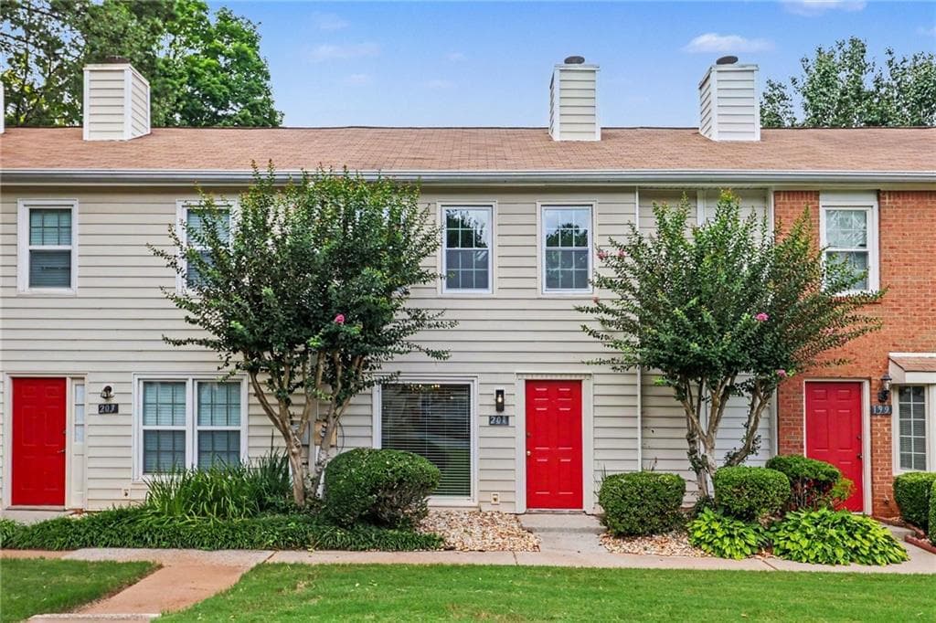 2 bedroom, 3 bathroom, 1,240 sq ft townhouse under contract at 201 Holcomb Ferry Road, Roswell, GA 30076