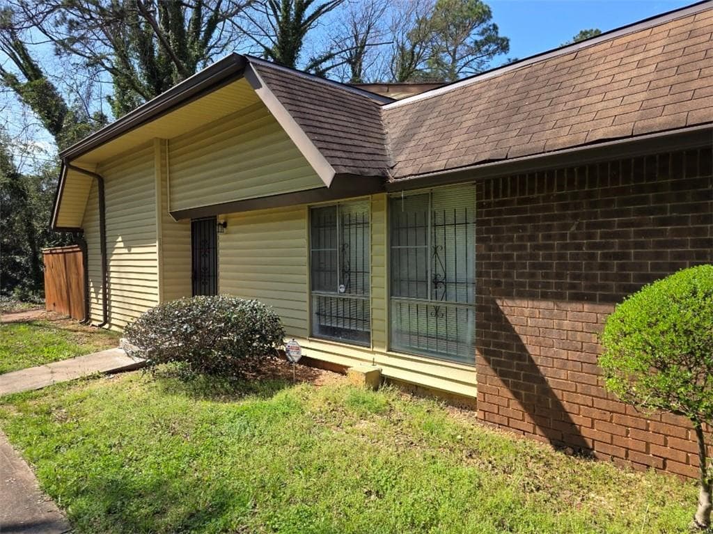 2 bedroom, 1 bathroom, 994 sq ft condominium for sale at 3183 Nectarine Circle, Decatur, GA 30034