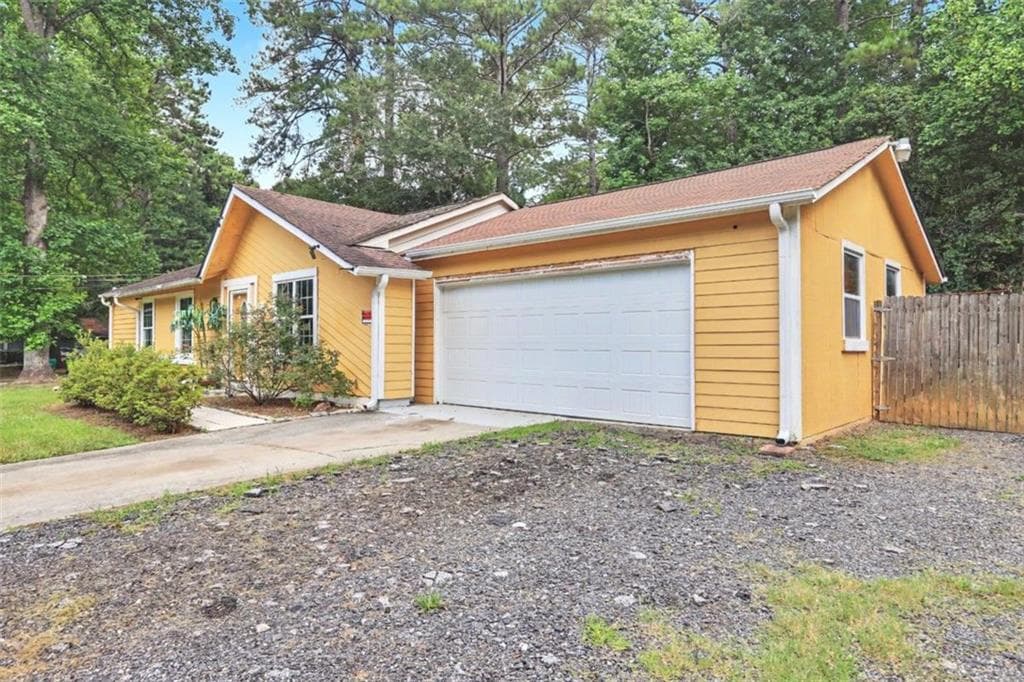 3 bedroom, 2 bathroom, 1,028 sq ft single family residence for sale at 9018 Huntwood Lane, Riverdale, GA 30274