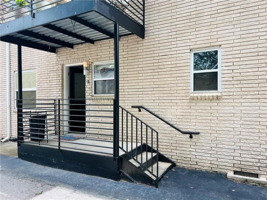 2 bedroom, 1 bathroom, 750 sq ft condominium for sale at 575 Flat Shoals Avenue 9, Atlanta, GA 30316