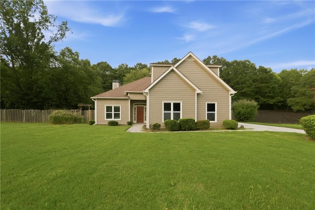 2 bedroom, 2 bathroom, 1,718 sq ft single family residence for sale at 100 Clay Court, Tyrone, GA 30290