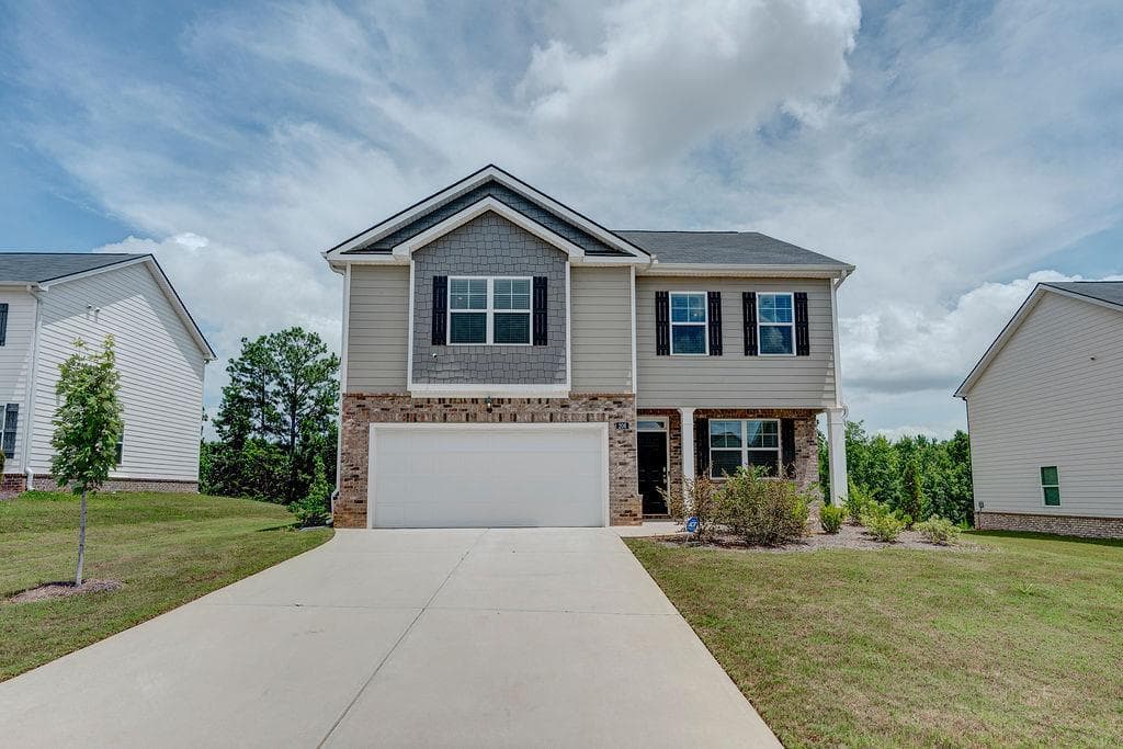 4 bedroom, 3 bathroom, 2,202 sq ft single family residence under contract at 206 Aster Avenue, Locust Grove, GA 30248