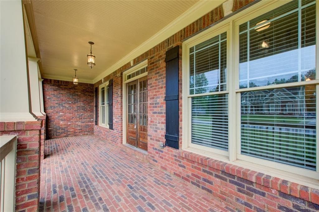 5 bedroom, 5 bathroom, 4,833 sq ft single family residence for sale at 553 Hunting Hills Drive, Braselton, GA 30517