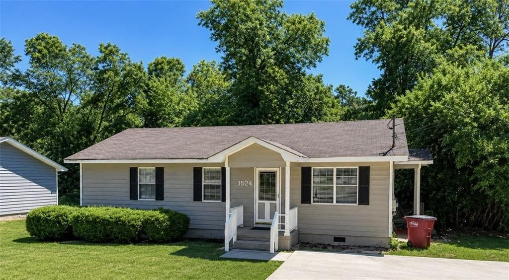 3 bedroom, 1 bathroom, 960 sq ft single family residence for sale at 1524 Burton Avenue, Macon, GA 31204
