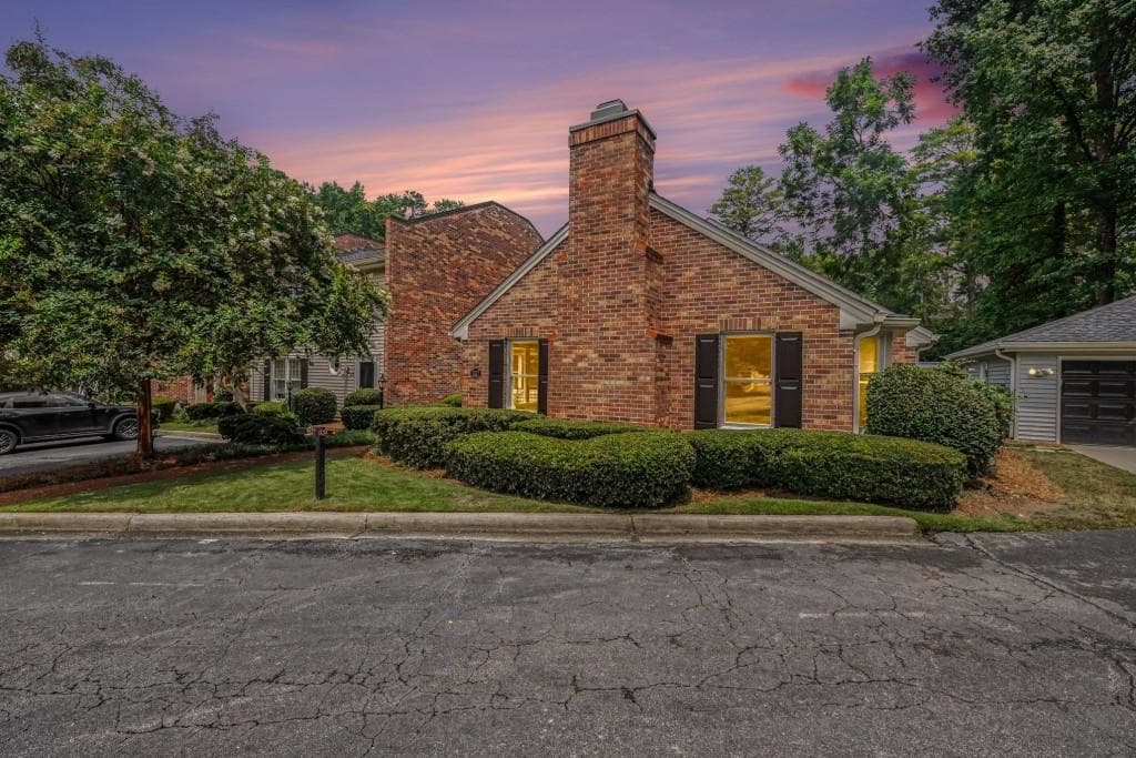 3 bedroom, 2 bathroom, 1,875 sq ft townhouse sold at 1527 September Chase, Decatur, GA 30033